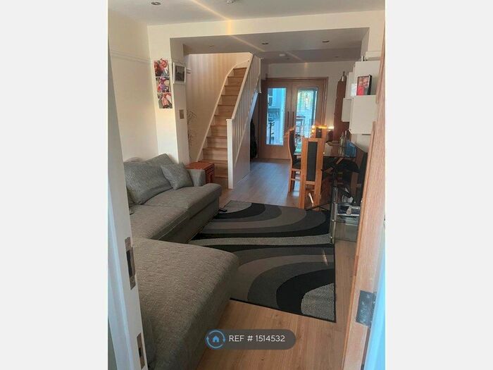 3 Bedroom End Of Terrace House To Rent In Second Cross Road, Twickenham, TW2