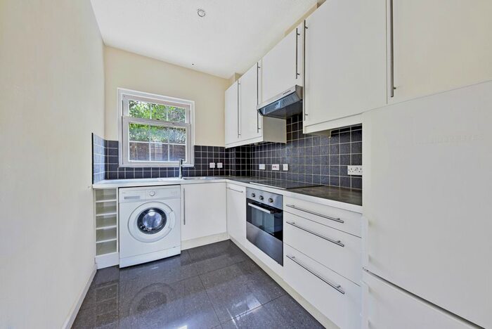 2 Bedroom Flat To Rent In Elizabeth Square, Surrey Quays, SE16