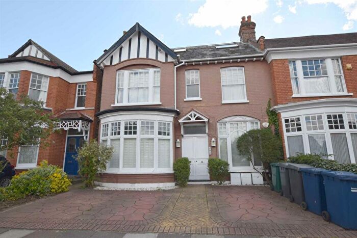 2 Bedroom Flat To Rent In Dukes Avenue, Finchley, N3