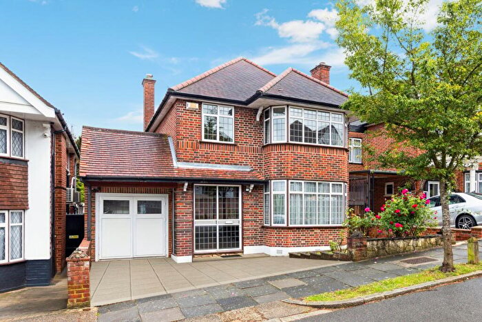4 Bedroom Detached House For Sale In Bengeworth Road, Harrow, HA1