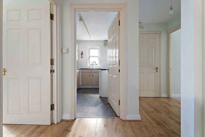 2 Bedroom Flat To Rent In Creswick Road, London, W3