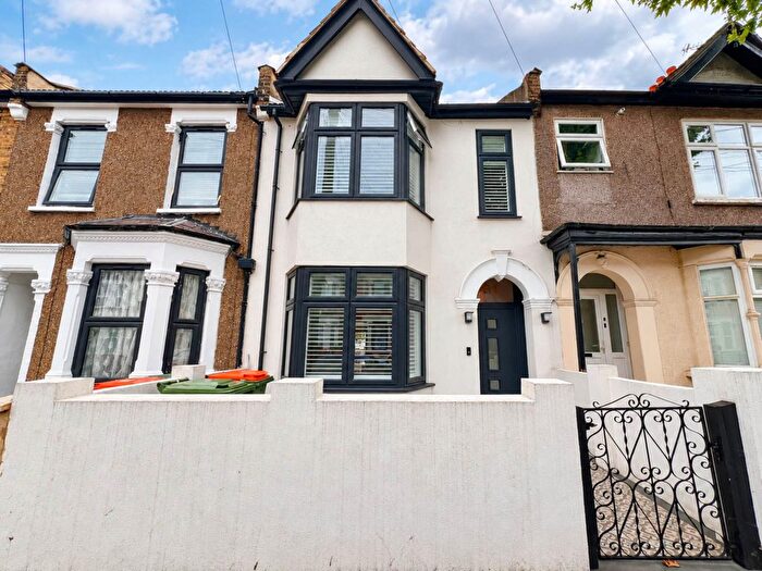 3 Bedroom Terraced House For Sale In Little Ilford Lane, Manor Park, E12