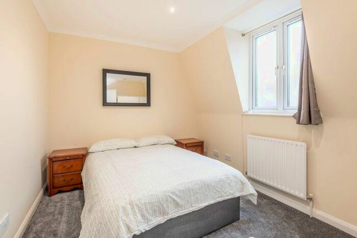 2 Bedroom Flat To Rent In Chalton Street, Euston, London, NW1