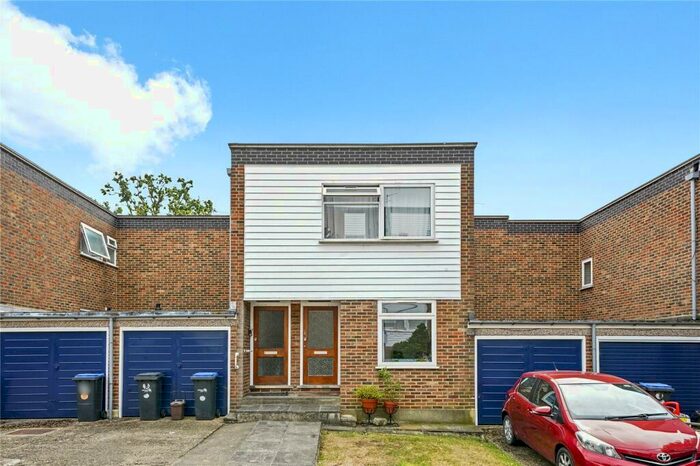 2 Bedroom Maisonette To Rent In Maplin Close, London, N21