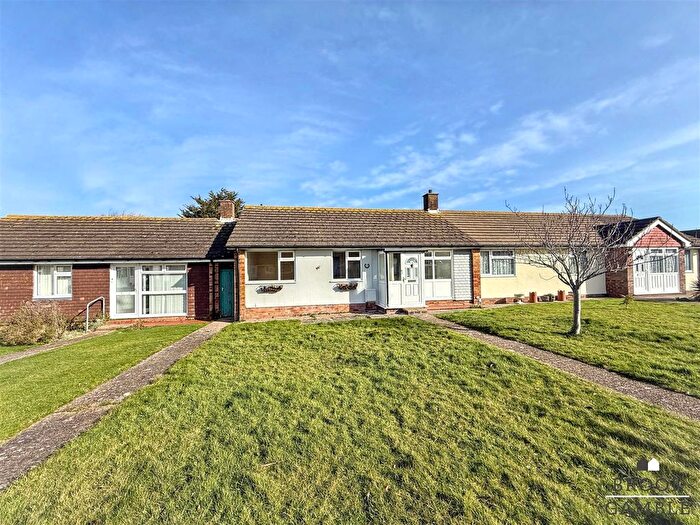 2 Bedroom Bungalow To Rent In Bailey Crescent, Eastbourne, BN22