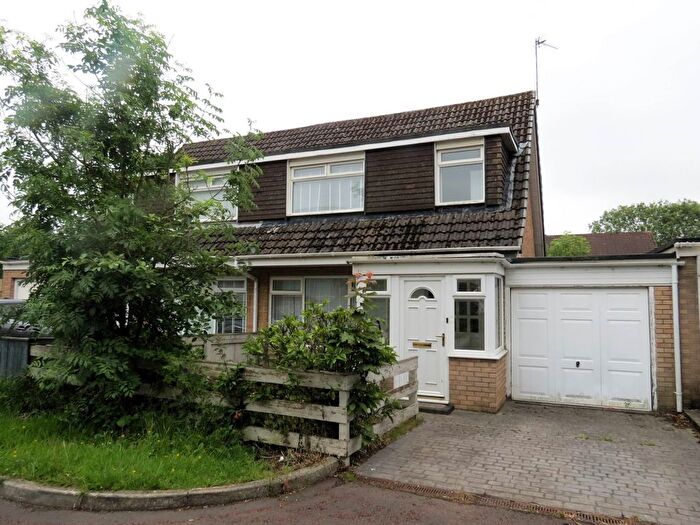 3 Bedroom Semi-Detached House For Sale In Lindfield Avenue, Blakelaw, NE5