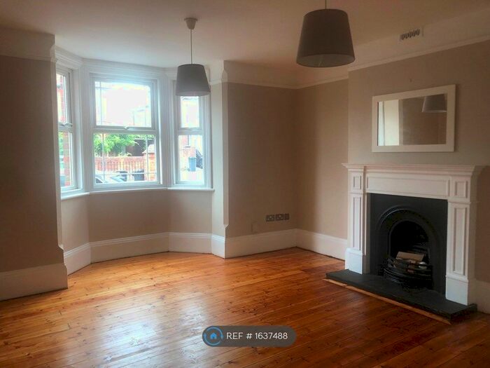 2 Bedroom Flat To Rent In Connaught Road, Reading, RG30