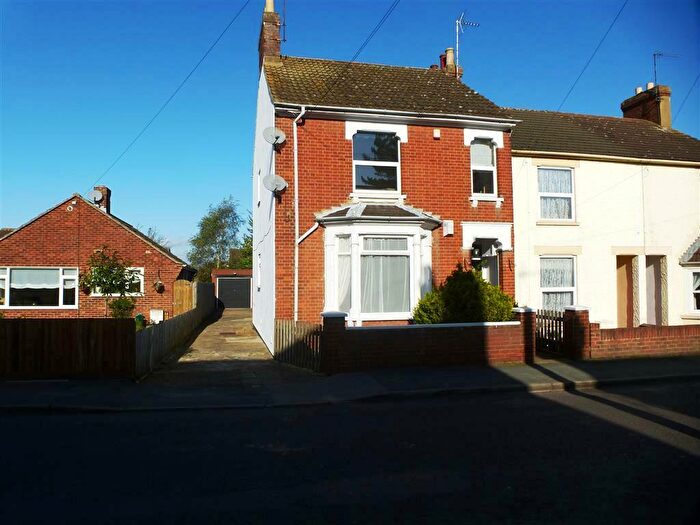 2 Bedroom Apartment To Rent In Theydon Avenue, Woburn Sands, Milton Keynes, MK17