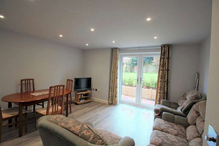 2 Bedroom Flat To Rent In Ellwood Gardens, Watford, WD25