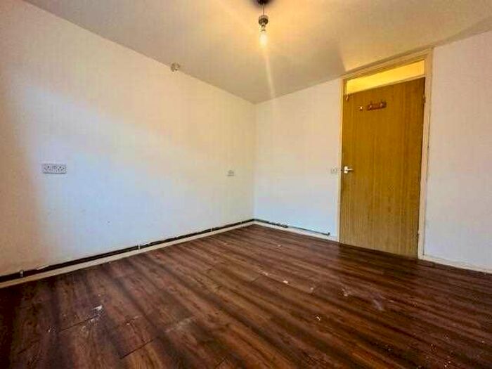 1 Bedroom Flat To Rent In Oban Court, Montem Lane, Slough, SL1