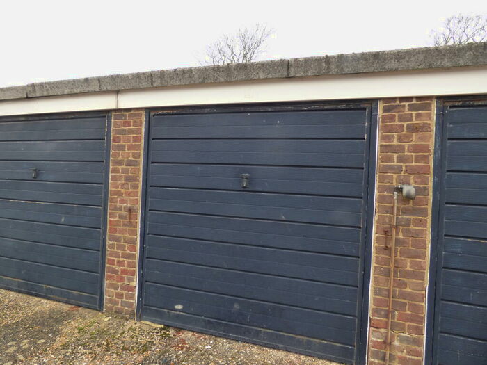 Garage / Parking To Rent In Fitzalan Road, Littlehampton, BN17