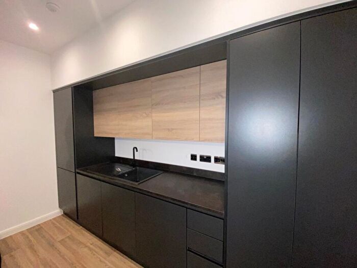 2 Bedroom Flat To Rent In Stone Cross House, - Churchgate, Bolton, BL1