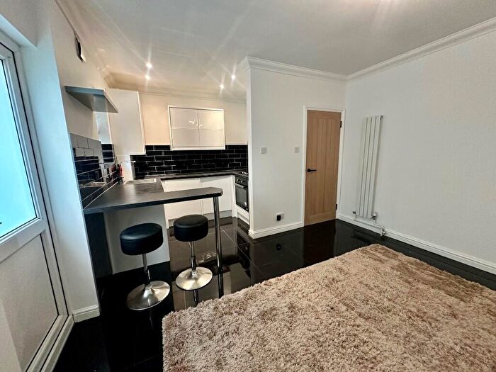 1 Bedroom Flat To Rent In Alhambra Road, Portsmouth, Hampshire, PO4