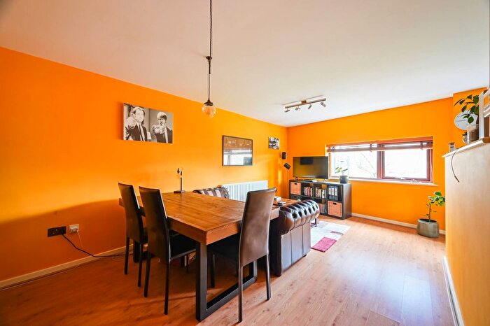 1 Bedroom Flat For Sale In Eden Way, Bow, London, E3