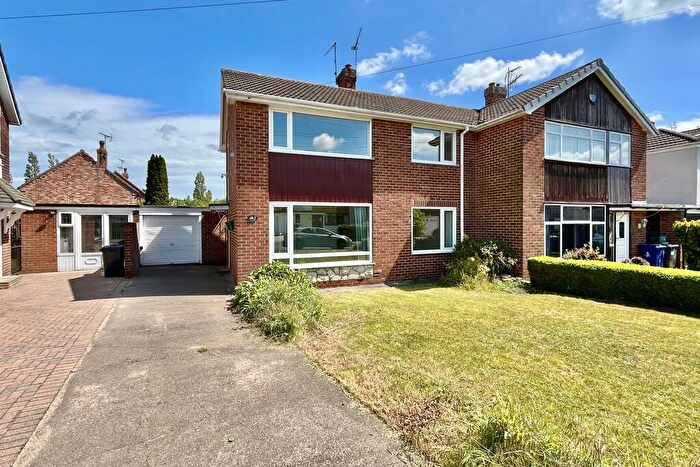 3 Bedroom Semi-Detached House For Sale In Meadow Drive, Tickhill, Doncaster, DN11