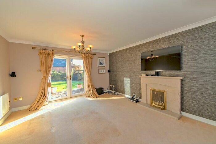 3 Bedroom Property To Rent In Redland Drive, Loughton, MK5