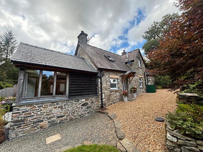 3 Bedroom Detached House For Sale In Cwrtnewydd, Llanybydder, SA40