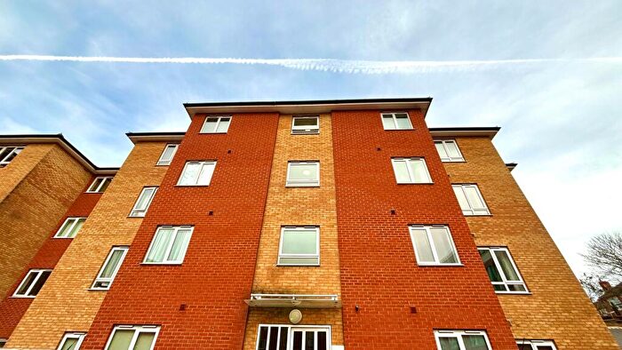 2 Bedroom Apartment To Rent In Brook Court, NG7