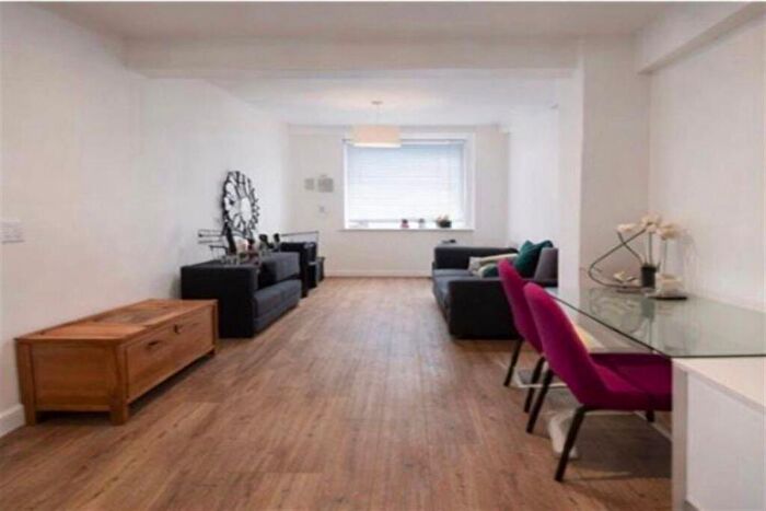 1 Bedroom Flat For Sale In The Causeway, Goring-By-Sea, Worthing, BN12