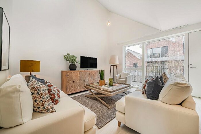 1 Bedroom Retirement Property For Sale In Horsell Moor, Woking, Surrey, GU21