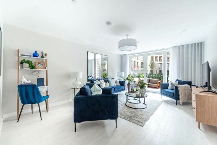 3 Bedroom Flat To Rent In Tern Apartments, Hendon Waterside, NW9