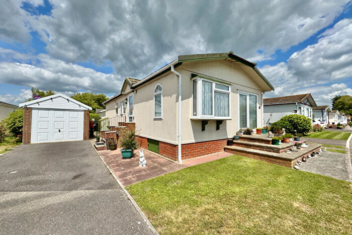 2 Bedroom Park Home For Sale In Willow Tree Farm, Hythe, Kent, CT21