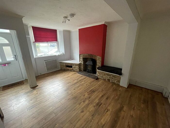 2 Bedroom Cottage For Sale In Lyme Road, Crewkerne, TA18