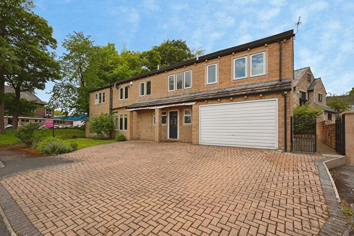 5 Bedroom Detached House For Sale In Broomfield Avenue, Halifax, HX3