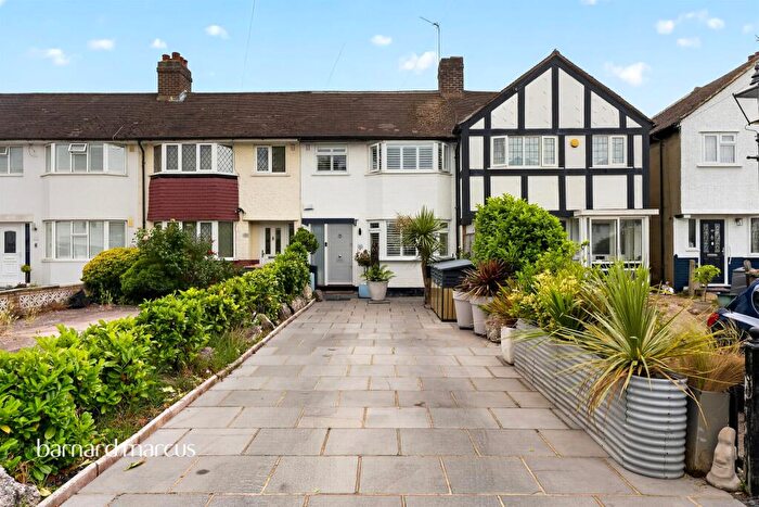 2 Bedroom Terraced House For Sale In Buckland Way, Worcester Park, KT4