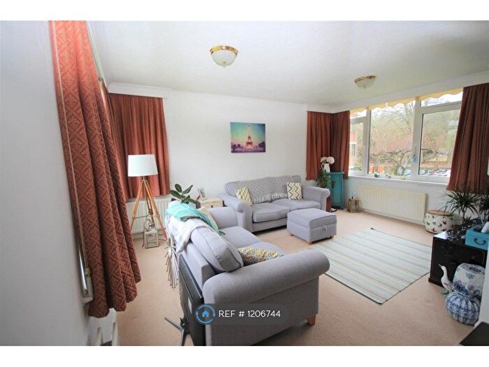 2 Bedroom Flat To Rent In Ray Mead Road, Maidenhead, SL6