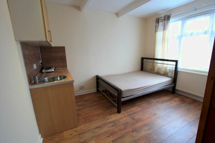 Studio To Rent In Beckford Road, Croydon, CR0