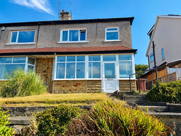3 Bedroom Semi-Detached House For Sale In Trenance Drive, Shipley, BD18