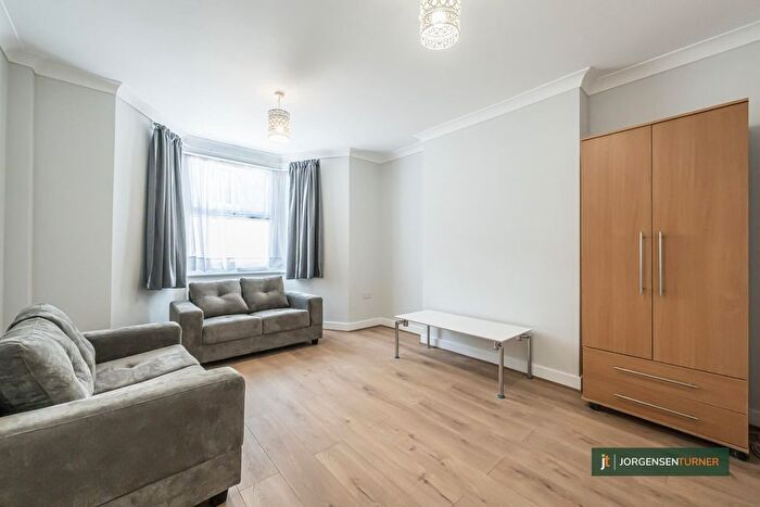 1 Bedroom Flat To Rent In Sulgrave Road, London, W6