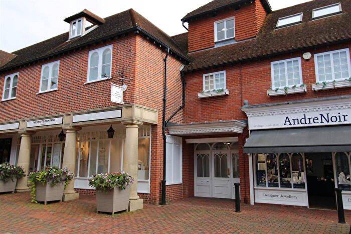 2 Bedroom Apartment To Rent In Lion & Lamb Yard, Farnham, GU9