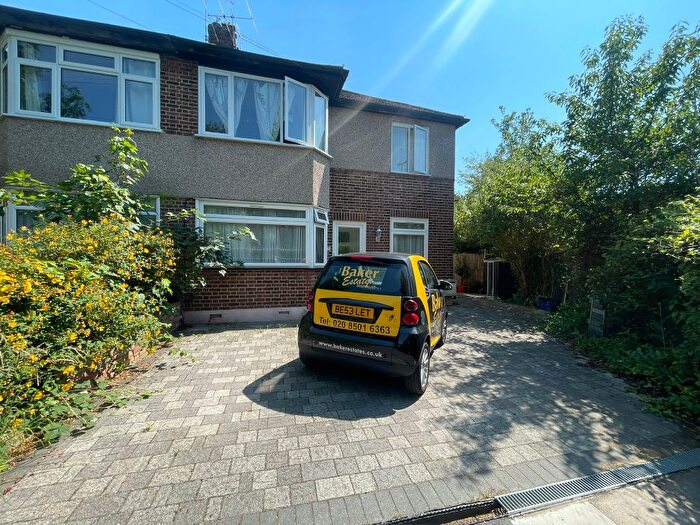 2 Bedroom Maisonette To Rent In Walden Way, Ilford, IG6