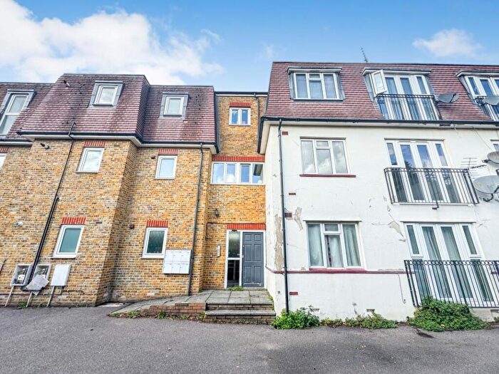 2 Bedroom Flat For Sale In Boundary Close, Kingston Upon Thames, Surrey, KT1