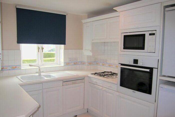 2 Bedroom Flat To Rent In Huntingdon Gardens, London, W4