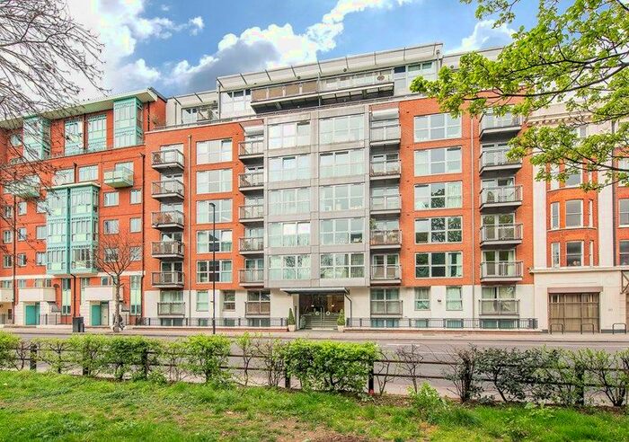 3 Bedroom Flat To Rent In Vauxhall Bridge Road, London, SW1V