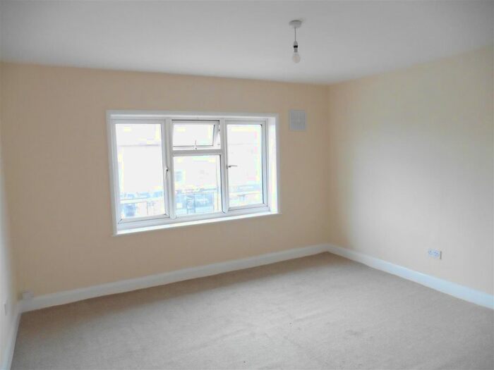 2 Bedroom Flat To Rent In Crammavill Street, Grays RM16