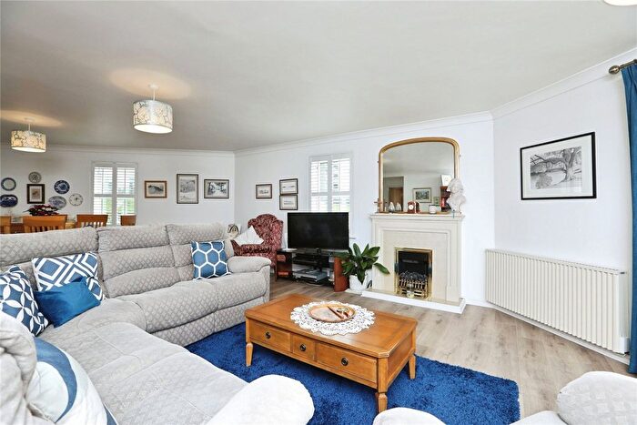 2 Bedroom Flat For Sale In New Stairs, Chatham, Kent, ME4