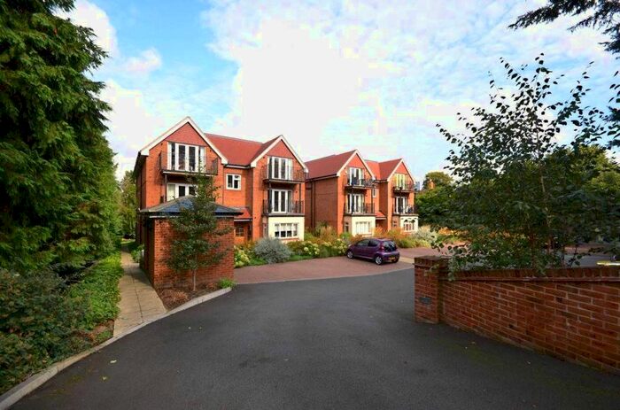 2 Bedroom Flat To Rent In Pinewood House, Epsom Road, Christchurch, GU1