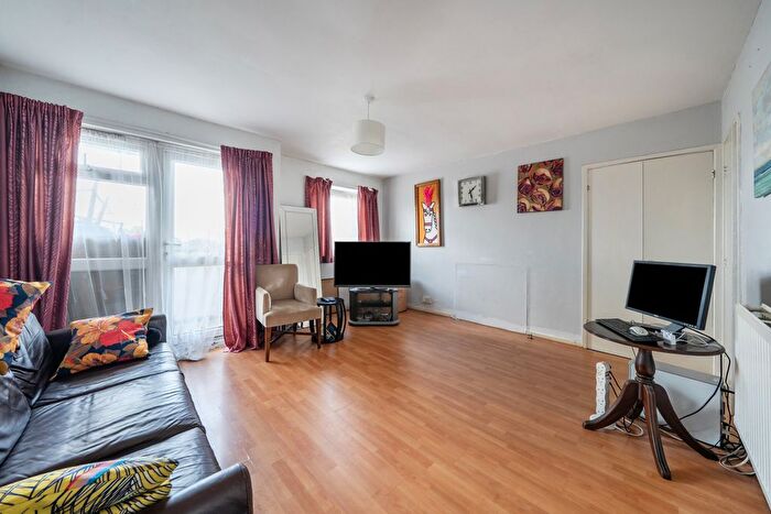 3 Bedroom Flat For Sale In St. Saviours Estate, London, SE1