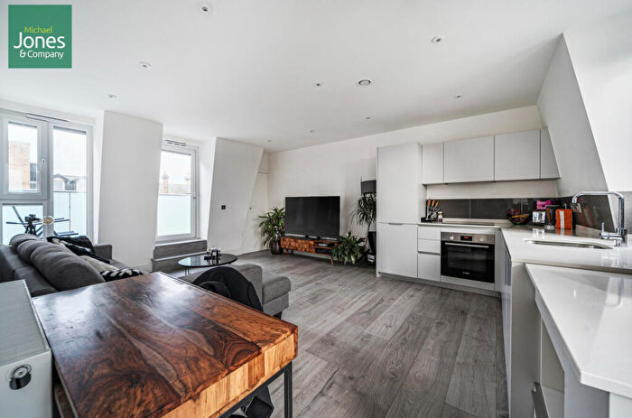 1 Bedroom Flat To Rent In Lennox Gate, Lennox Road, Worthing, West Sussex, BN11