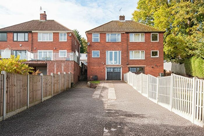 3 Bedroom Semi-Detached House For Sale In Handley Road, New Whittington, S43