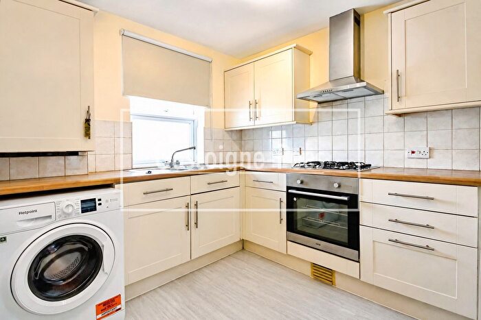 1 Bedroom Flat To Rent In Balmoral Road, Worcester Park, KT4