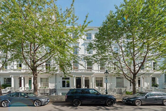 3 Bedroom Flat To Rent In Brunswick Gardens, Kensington, W8
