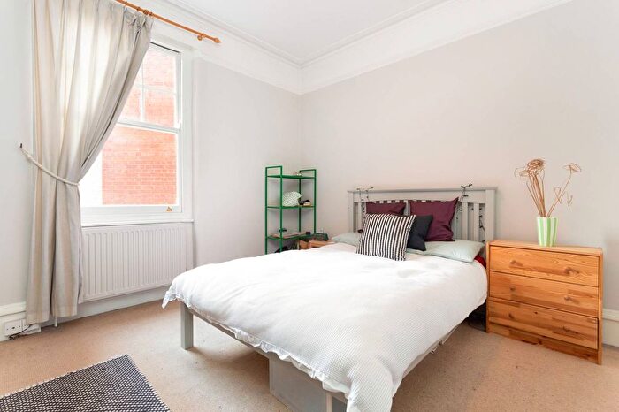 2 Bedroom Flat To Rent In Arundel Mansions, Fulham, London, SW6
