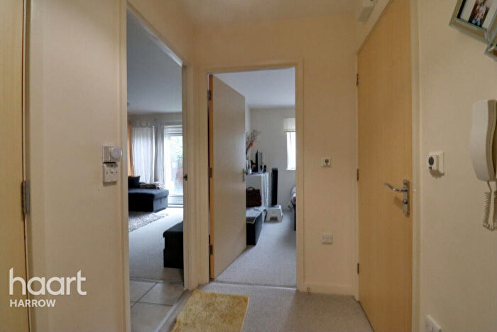 1 Bedroom Flat For Sale In Kenton Road, Harrow, HA3