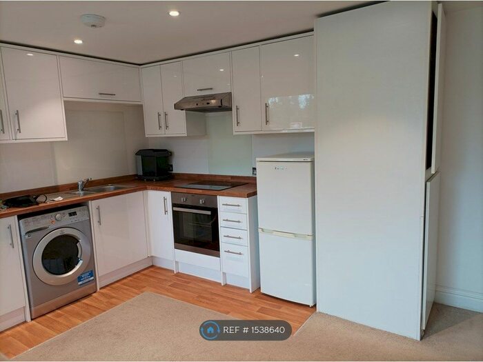 Studio To Rent In North House, Carshalton, SM5