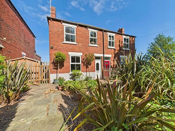 3 Bedroom Semi-Detached House For Sale In Halfpenny Lane, Pontefract, WF8